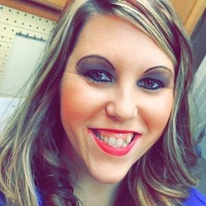 Meet your Posher, Alicia